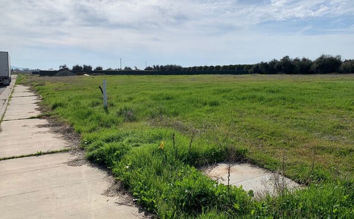 Pictures of Land property located at 431 S Acacia St, Woodlake, CA 93286 for sales - image #1