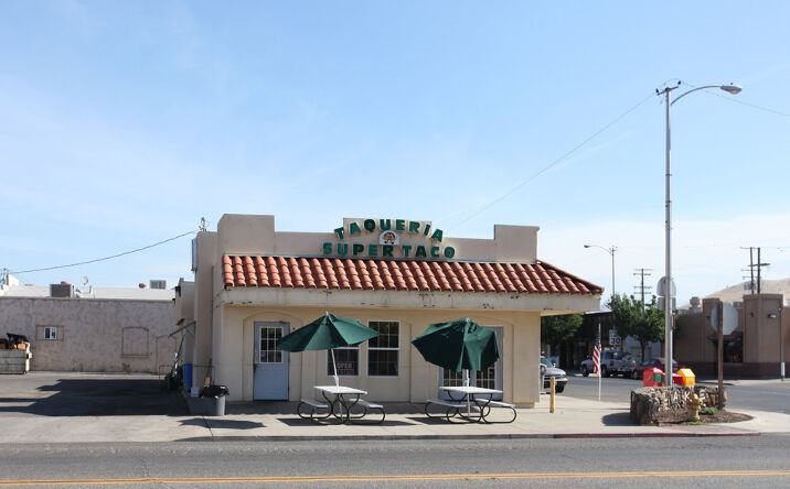 image of property at 102 W NARANJO BLVD Woodlake CA 93286-1447