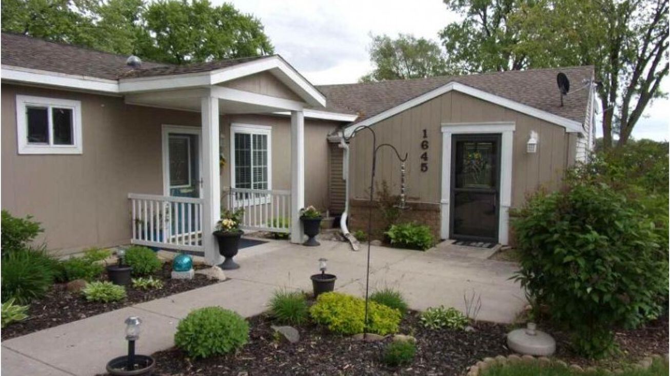 1645 Butte Des Morts Beach Road, Neenah, WI 54956 Multifamily