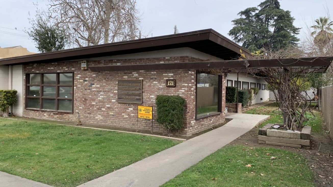 121 N Lake St, Madera, CA 93638