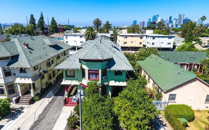 Pictures of Multifamily property located at 1017 W 25th St, Los Angeles, CA 90007 for comps - image #1