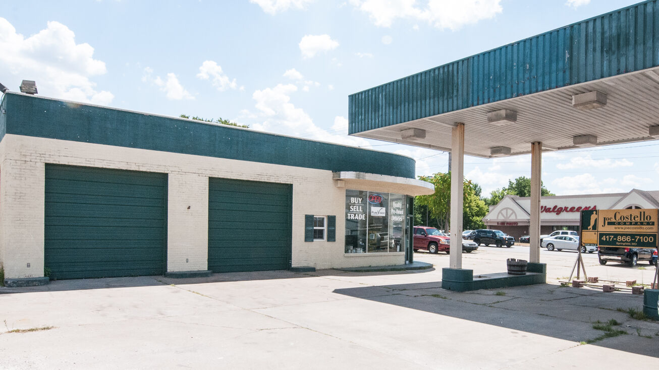 1208 E Kearney St, Springfield, MO 65803