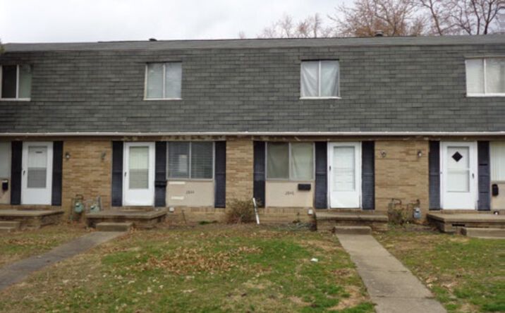 Pictures of Multifamily property located at 182 Bernower Ave SW, Massillon, OH 44646 for comps - image #1