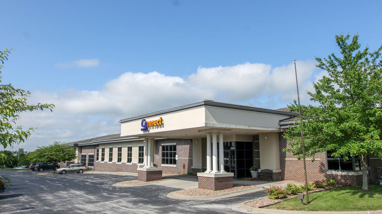 3350 NE Ralph Powell Rd, Lee's Summit, MO 64064