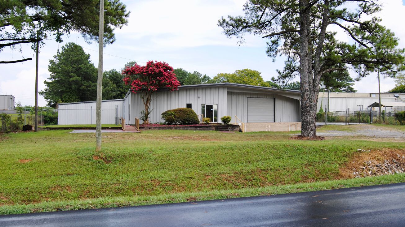 835 McEntire Ln NW, Decatur, AL 35601