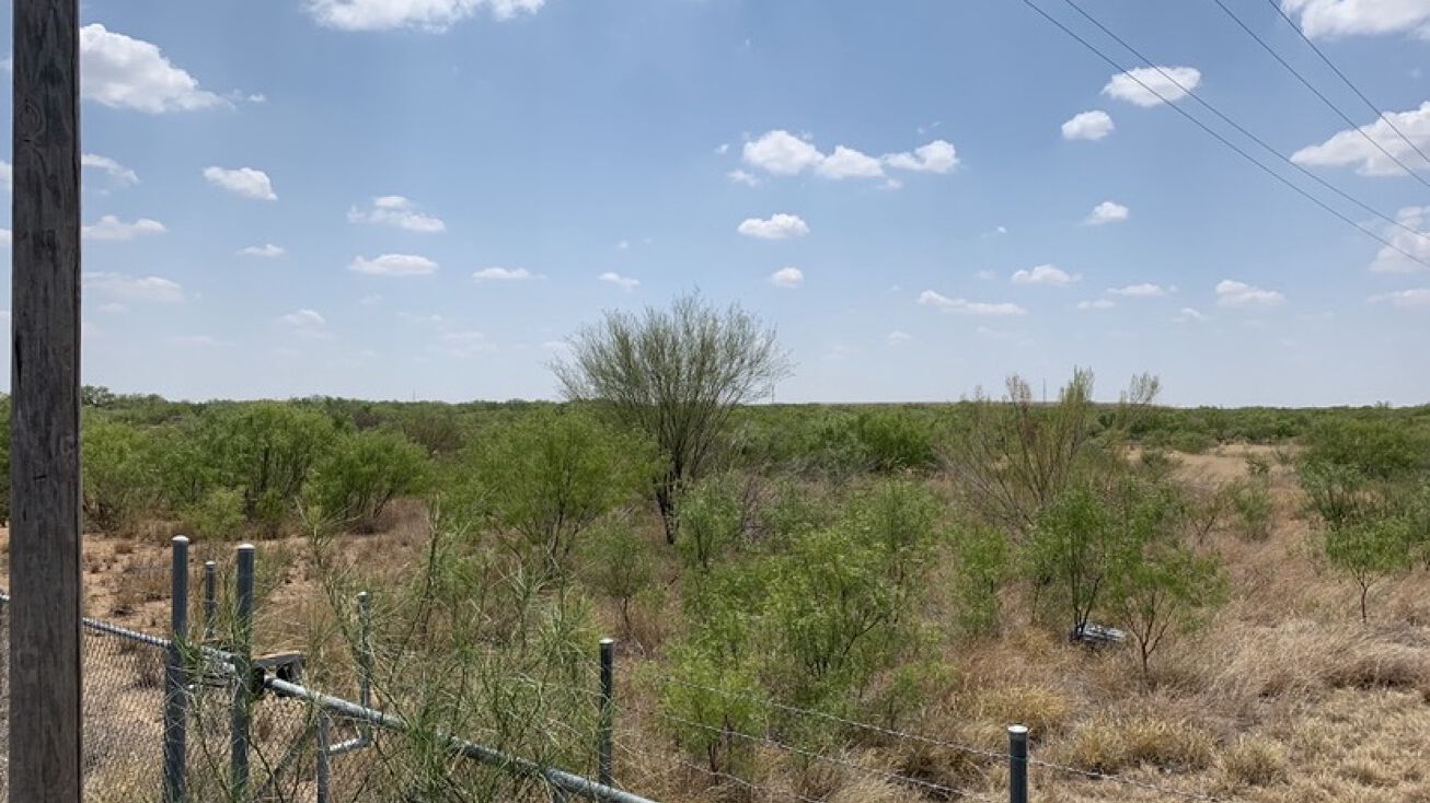 200 Egg Rd, Carrizo Springs, TX 78834