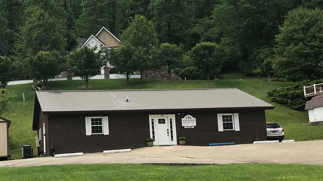 950 Little Coal River Rd, Alum Creek, WV 25003 Office Property for