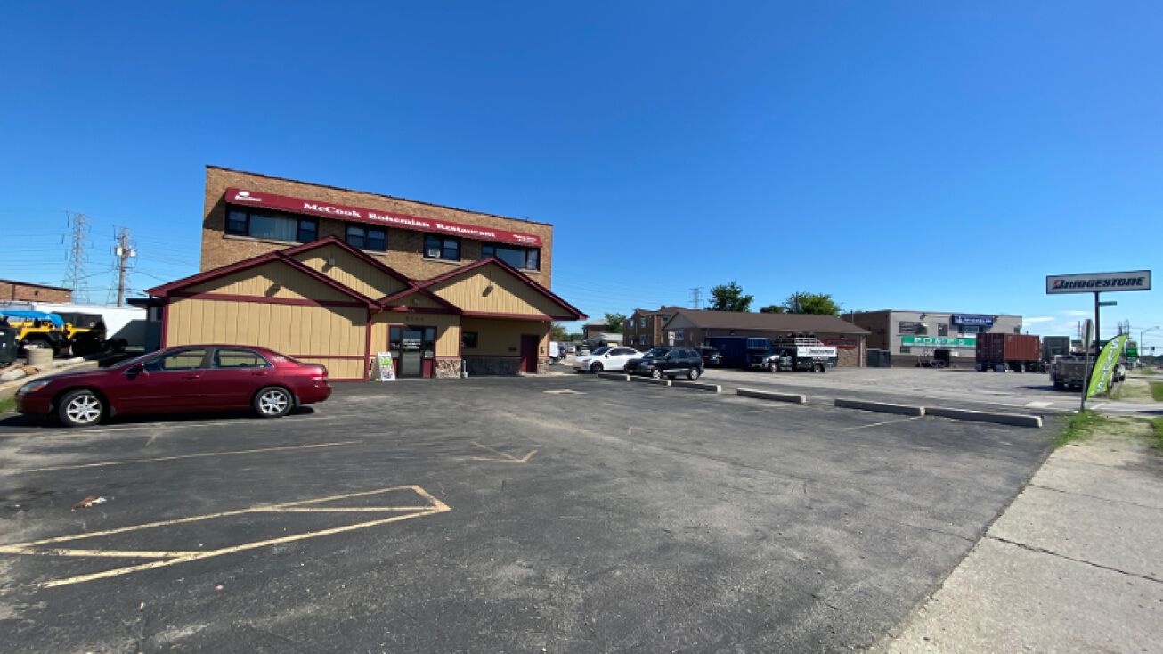 8300 Joliet Rd, McCook, IL 60525