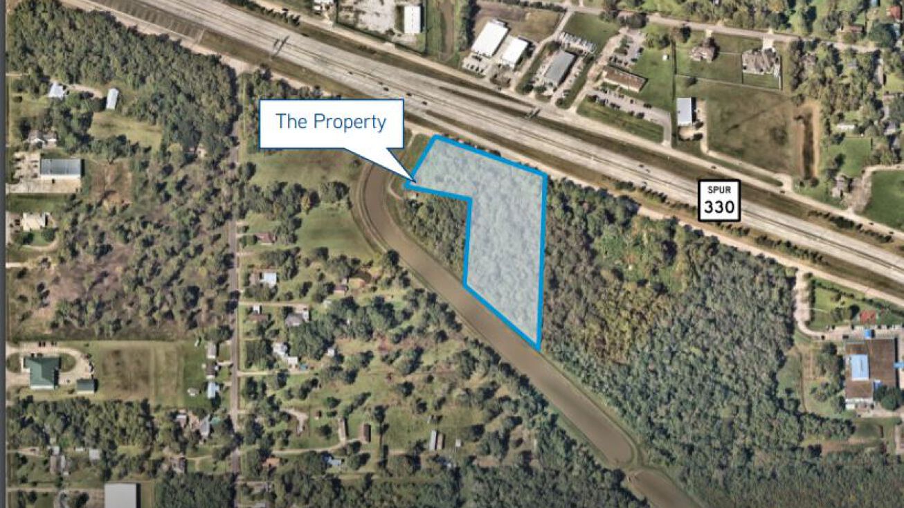 Decker Dr, Baytown, TX 77520