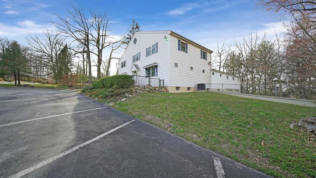 Pictures of Multifamily property located at 529 W Uwchlan Ave