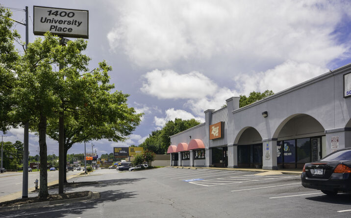 Pictures of Retail property located at 1400 S University Ave, Little Rock, AR 72204 for comps - image #1