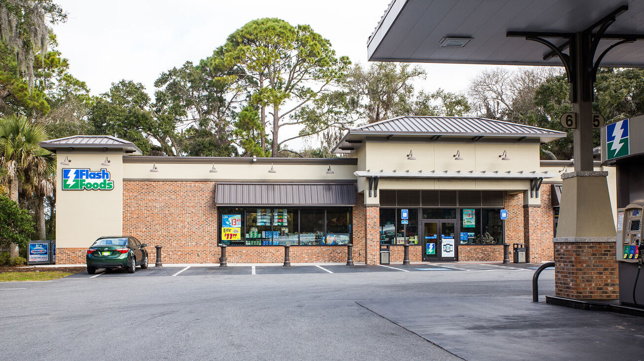 1002 W 8th St, Tifton, GA 31794