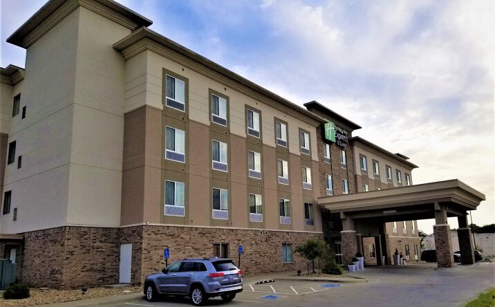 Pictures of Hospitality property located at 601 US-24, Topeka, KS 66608 for sales - image #1