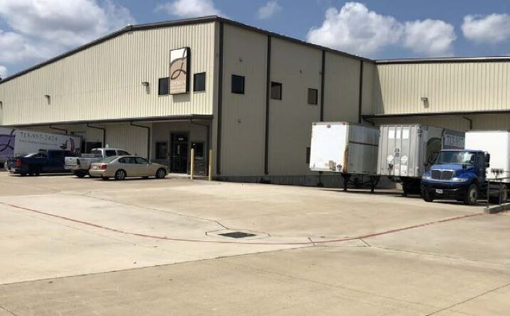 Pictures of Retail, Industrial property located at 6330 - 6358 Pinemont, Houston, TX 77092 for comps - image #1