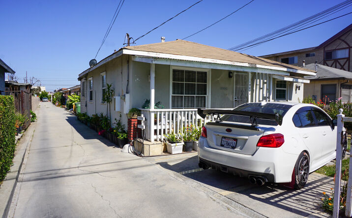 Pictures of Multifamily property located at 14004 Chadron Ave, Hawthorne, CA 90250 for comps - image #1