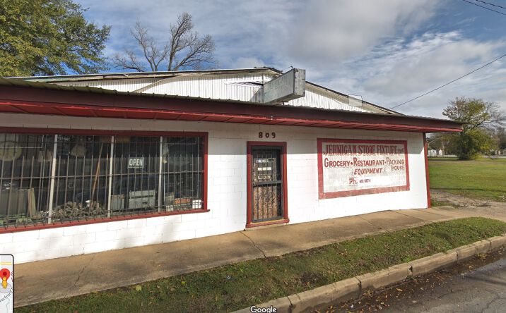 Pictures of Retail property located at 809 E Washington Ave, North Little Rock, AR 72114 for sales - image #1