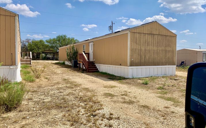309 Carrizo Hill Drive, Carrizo Springs, TX 78834