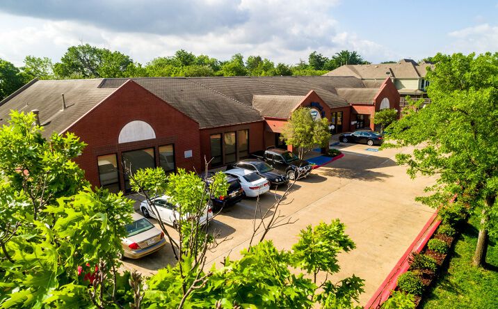 image of property at 1150 N BISHOP AVE Dallas TX 75208-4167