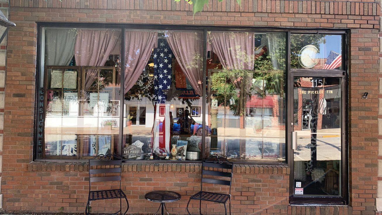 115 N Main St, Atwood, IL 61913