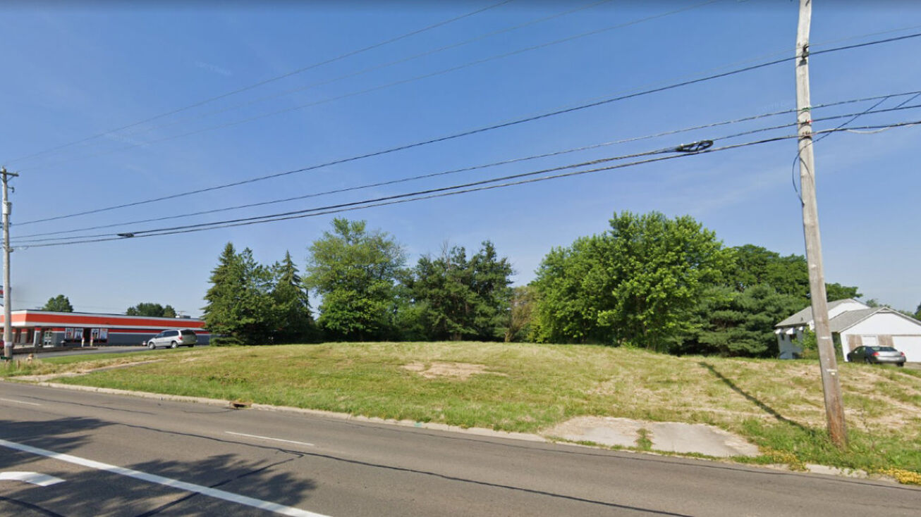 2690 S Arlington Road, Akron, OH 44319