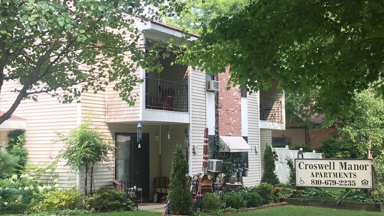 10 Pack St, Croswell, MI 48422