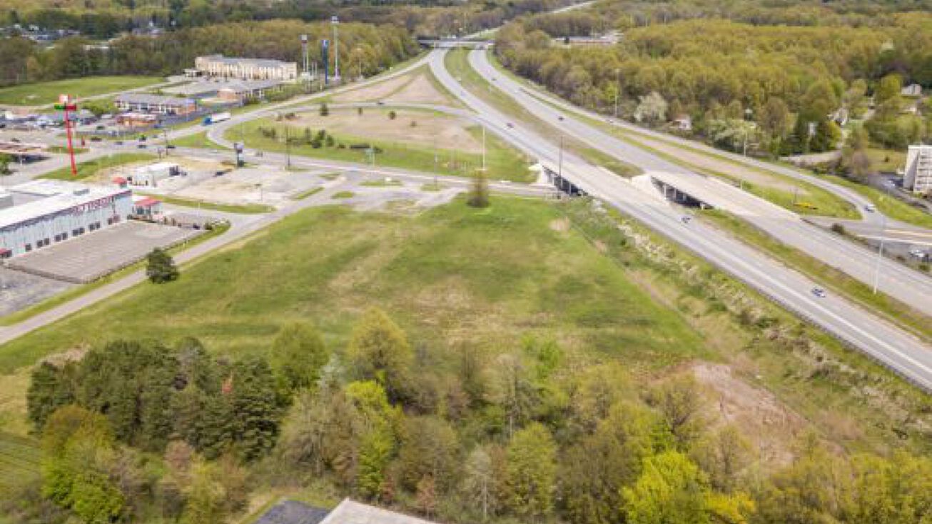 4080 Belmont Ave / Motor Inn Dr, Girard, OH 44420