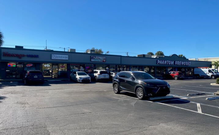 Pictures of Retail property located at 3642 W Gandy Blvd, Tampa, FL 33611 for sales - image #1