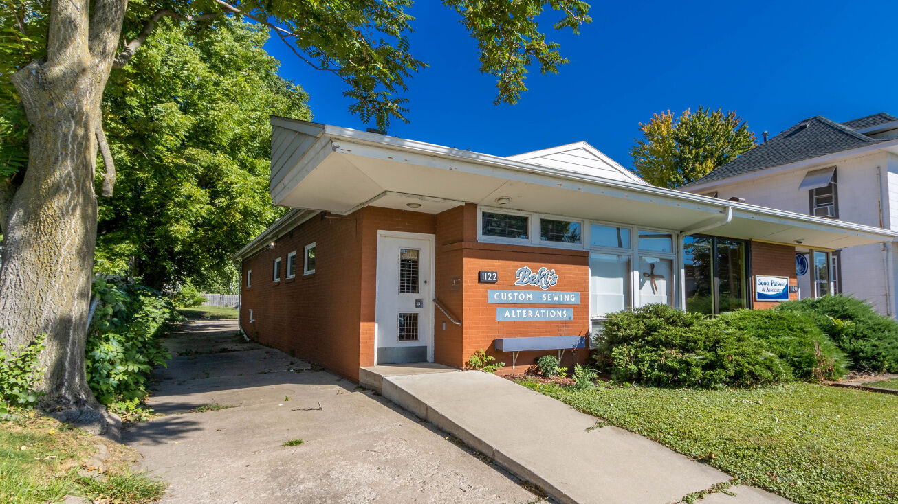 1122 W 4th St, Waterloo, IA 50702