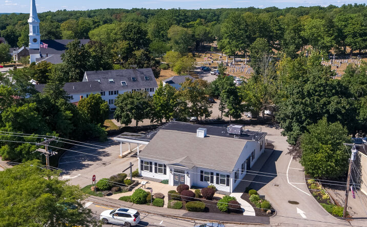 Pictures of Retail property located at 10 Long Sands Rd, York, ME 03909 for comps - image #1