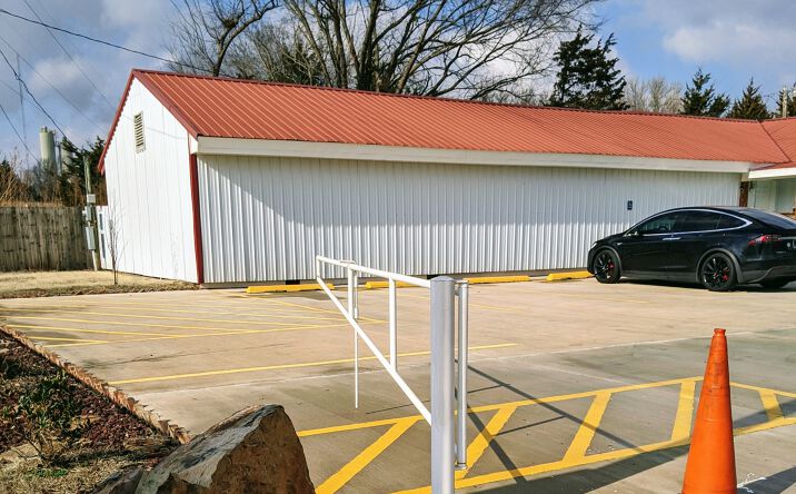 Pictures of Special Purpose property located at 2902 W Country Club Rd, Chickasha, OK 73018 for comps - image #1