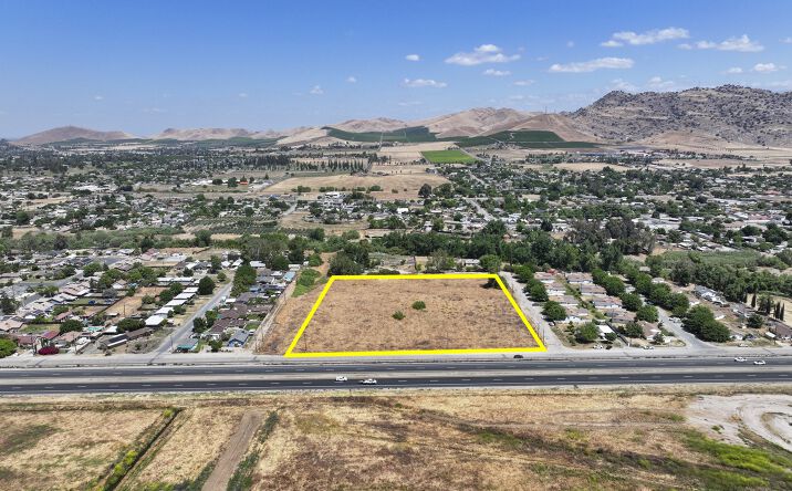 Pictures of Land property located at E. Poplar Ave. & S. Stark St., Porterville, CA 93257 for sales - image #1