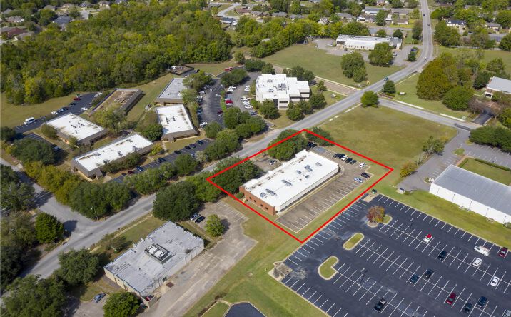 Pictures of Office property located at 2361 Fairlane Dr, Montgomery, AL 36116 for comps - image #1