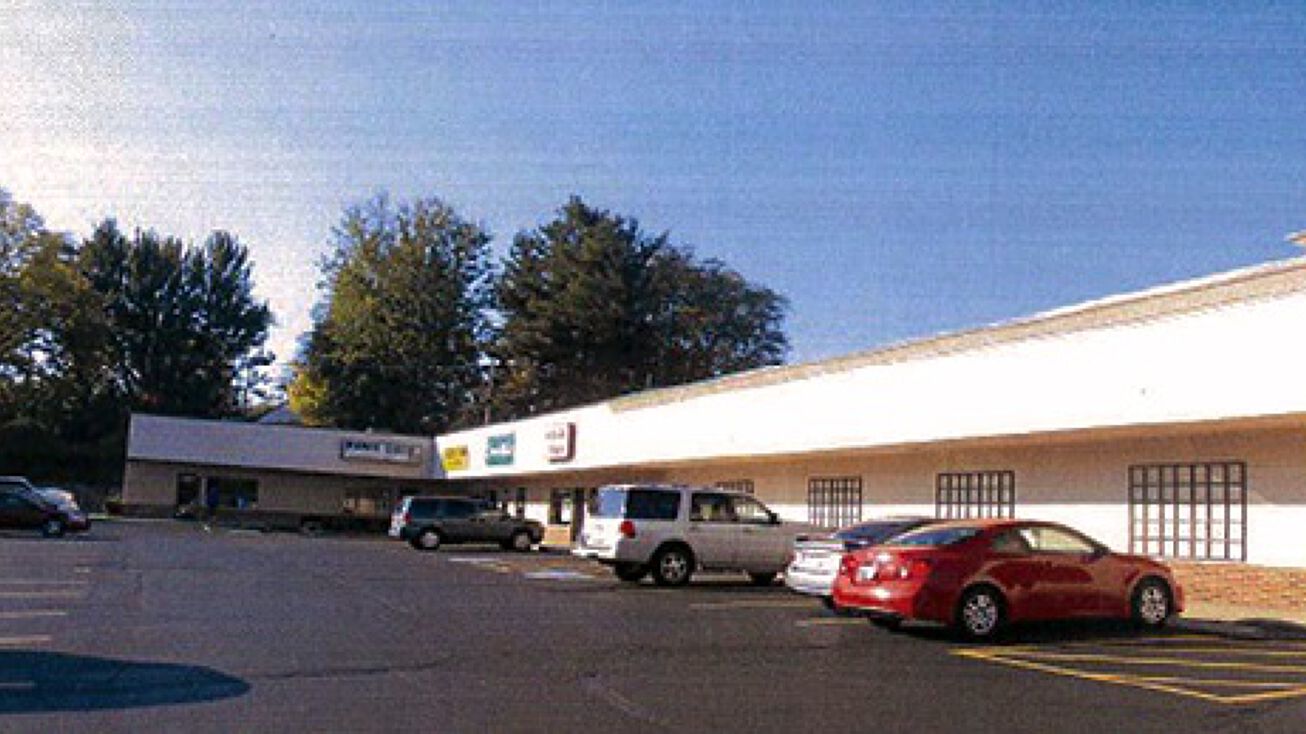 2042 E Ireland Rd, South Bend, IN 46614