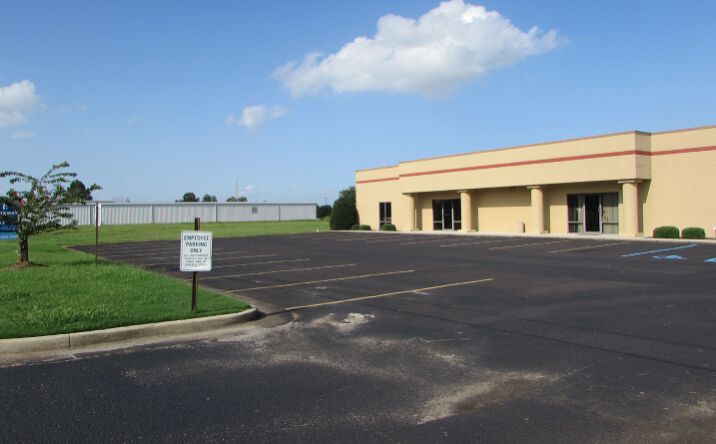 Pictures of Office property located at 2014 Central Pkwy SW, Decatur, AL 35601 for comps - image #1