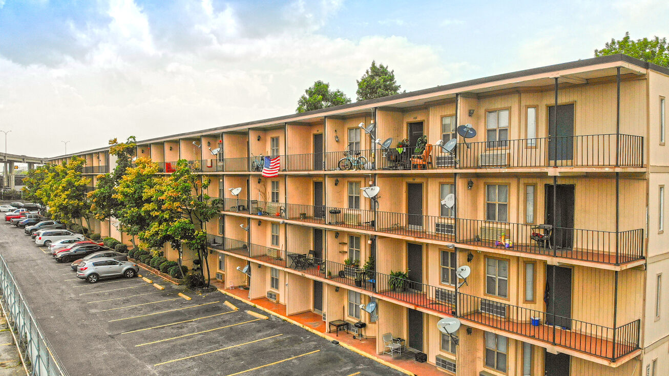 4002 S Carrollton Ave, New Orleans, LA 70119