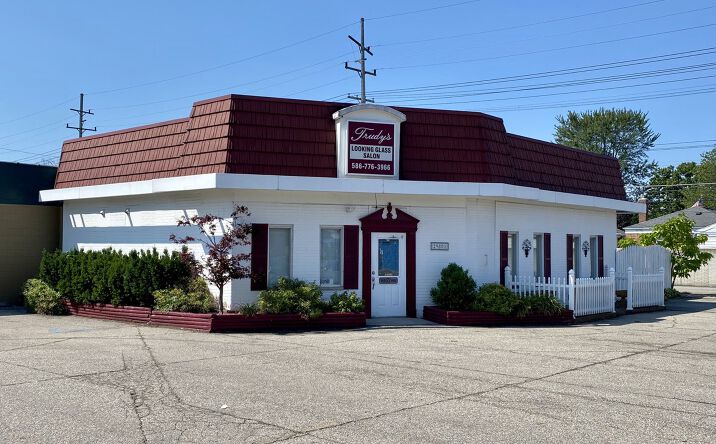 image of property at 29801 HARPER AVE Saint Clair Shores MI 48082-2610