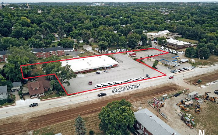 Pictures of Retail property located at 7315 Maple St, Omaha, NE 68134 for comps - image #1