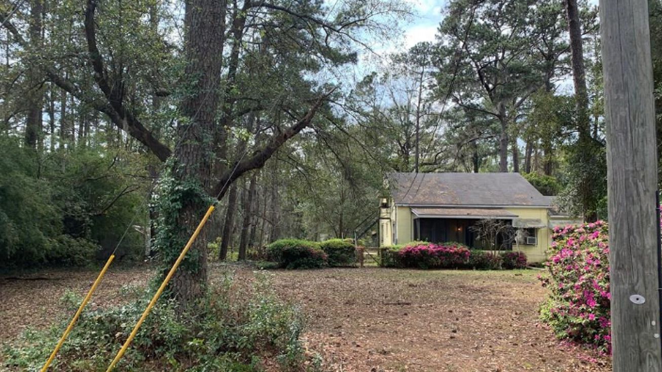 2327 E DeRenne Avem, Savannah, GA 31406