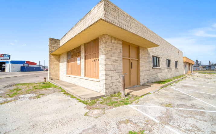 Pictures of Mixed Use, Office, Industrial property located at 2930 Leopard St, Corpus Christi, TX 78408 for sales - image #1