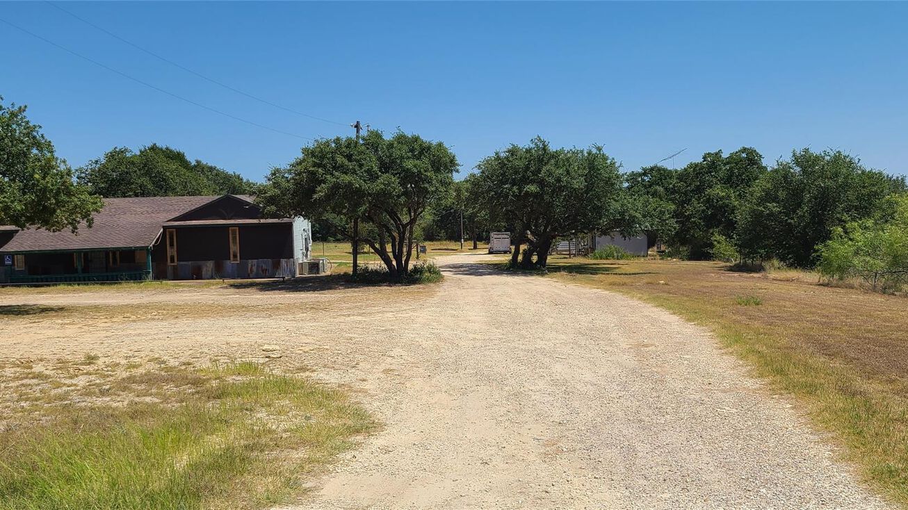 17302 US281, Hico, TX 76457