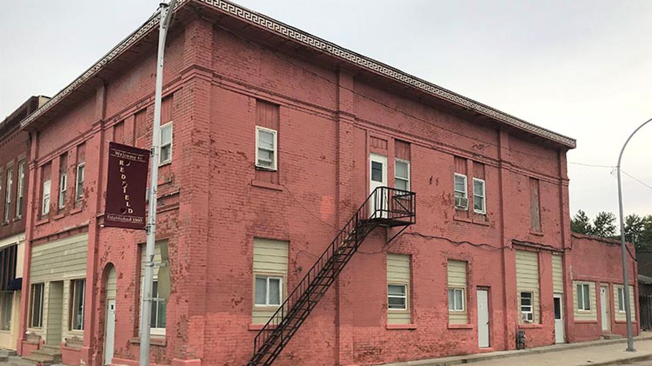 909 1st St, Redfield, IA 50233