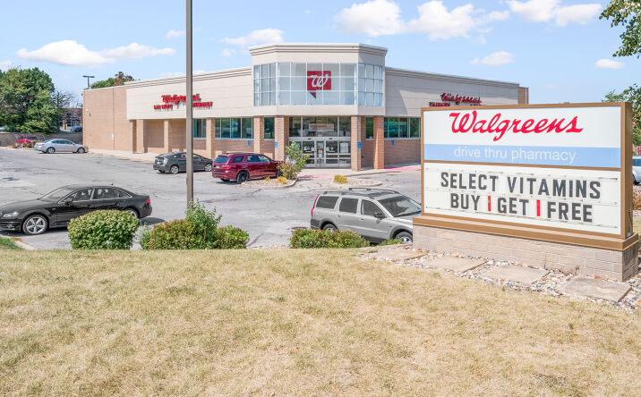 Pictures of Retail property located at 1660 22nd St, West Des Moines, IA 50266 for comps - image #1