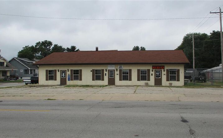 Pictures of Retail property located at 300 N Wood River Avenue, Wood River, IL 62095 for sales - image #1
