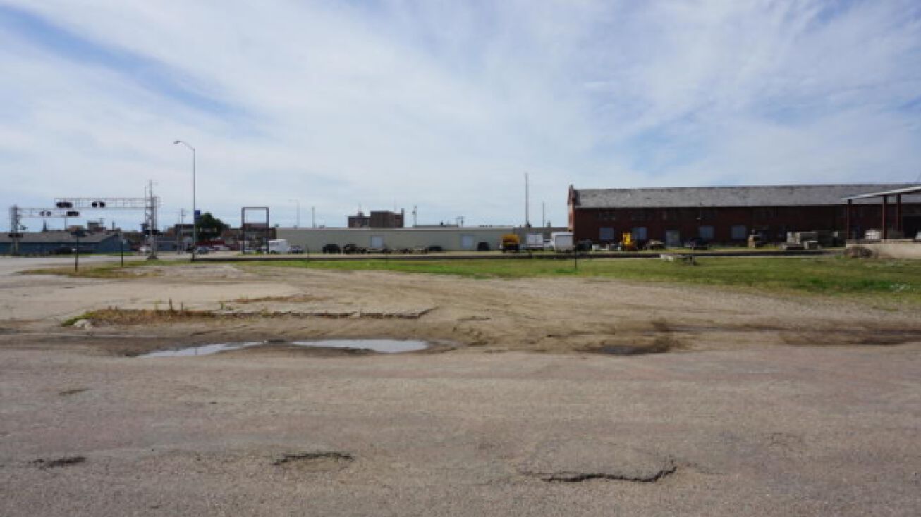 39 Dakota Ave N, Huron, SD 57350