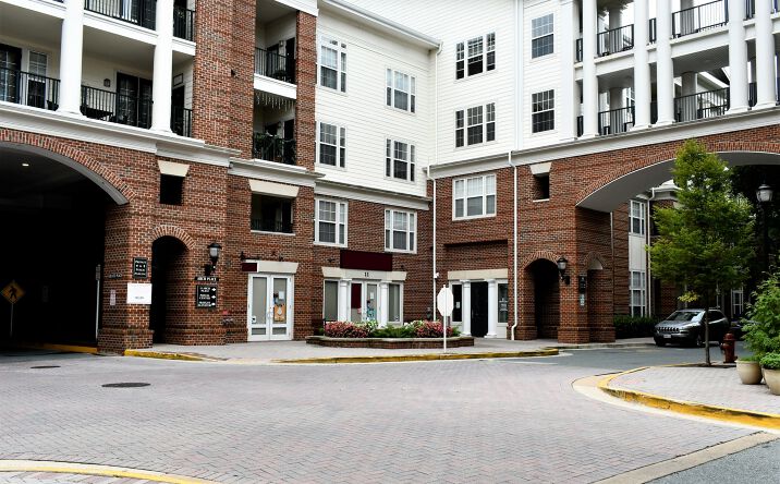 Pictures of Retail property located at 11 Arch Pl, Gaithersburg, MD 20878 for comps - image #1