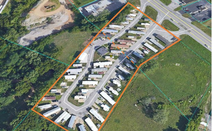 Pictures of Mobile Home Park property located at 9601 E US Hwy 40, Independence, MO 64055 for comps - image #1