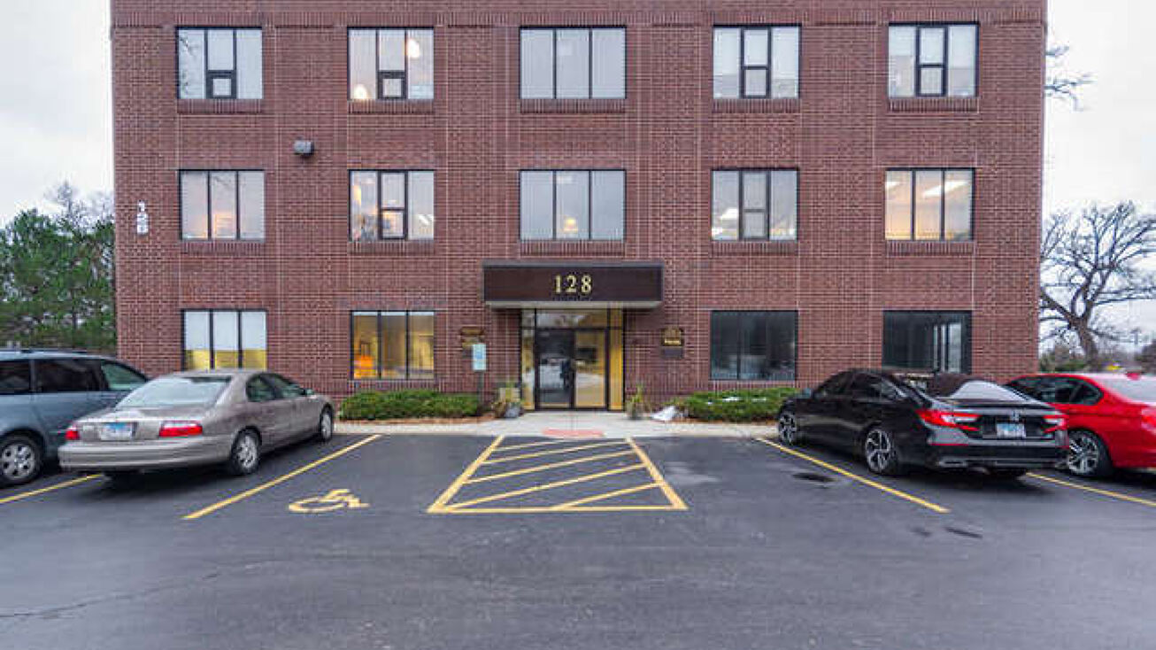 128 South County Farm Road A, Wheaton, IL 60187