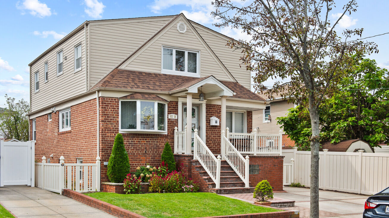 16214 97th St, Queens, NY 11414