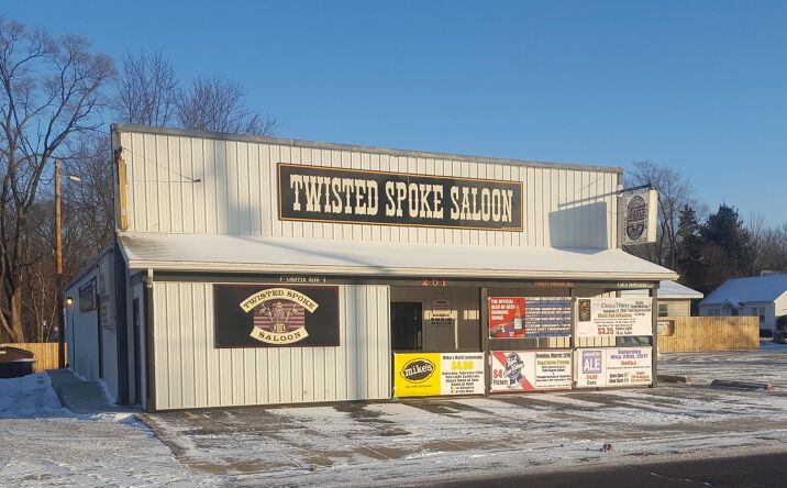 Pictures of Retail property located at 251 Derby St, Pekin, IL 61554 for sales - image #1