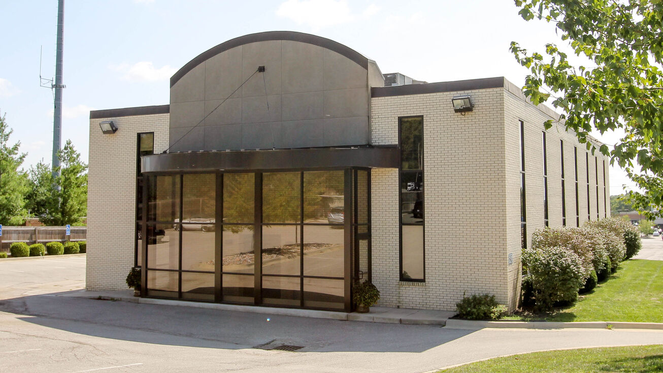 9401 Reeds Rd, Overland Park, KS 66207